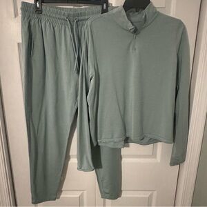Women’s Allbirds Mint Green Joggers and Pullover Set Size Large